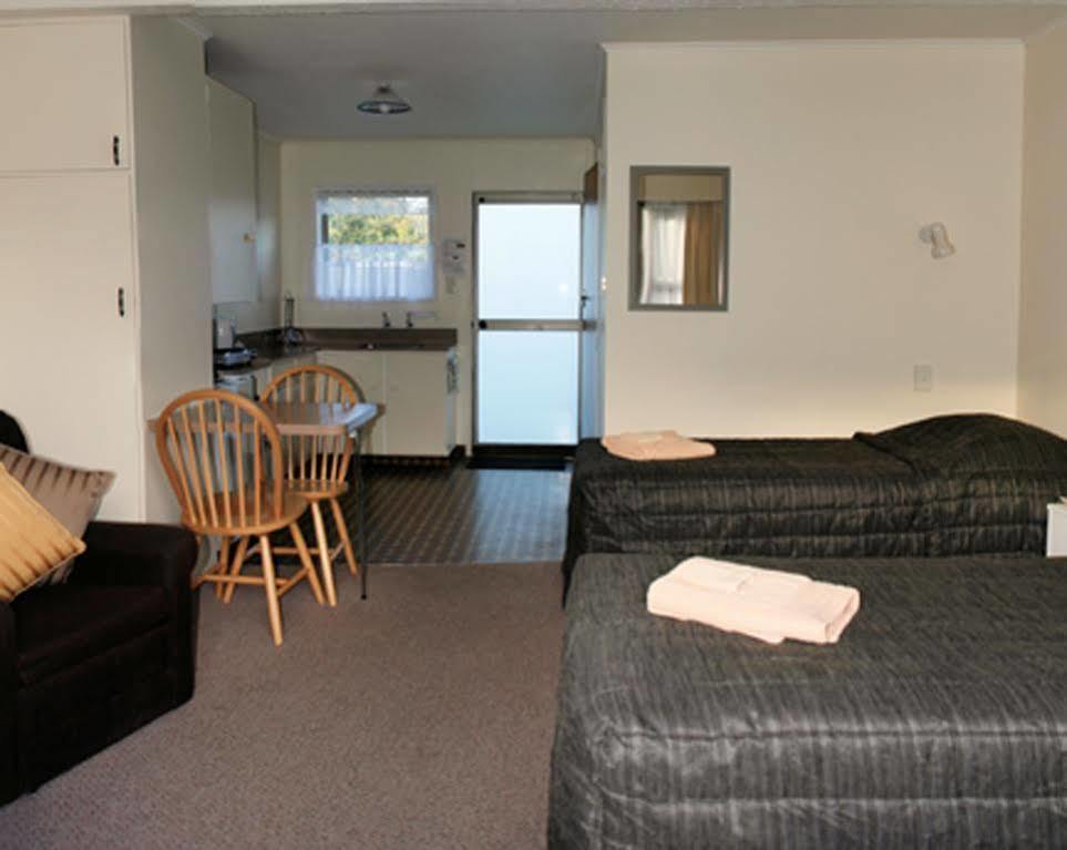 Apartments On Abel Takaka Exterior photo